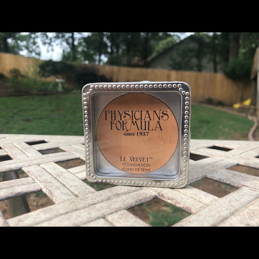 PF Le Velvet Foundation Sand Beige